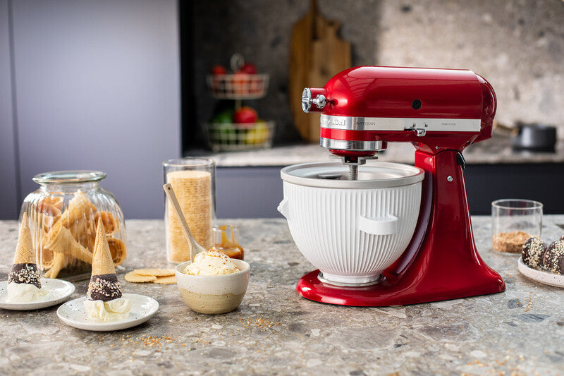 KitchenAid 4,8 L 5KSM175 Artisan Küchenmaschine Breadlover mit Messerschmidt Getreidemühlenvorsatz + Brotbackschüssel
